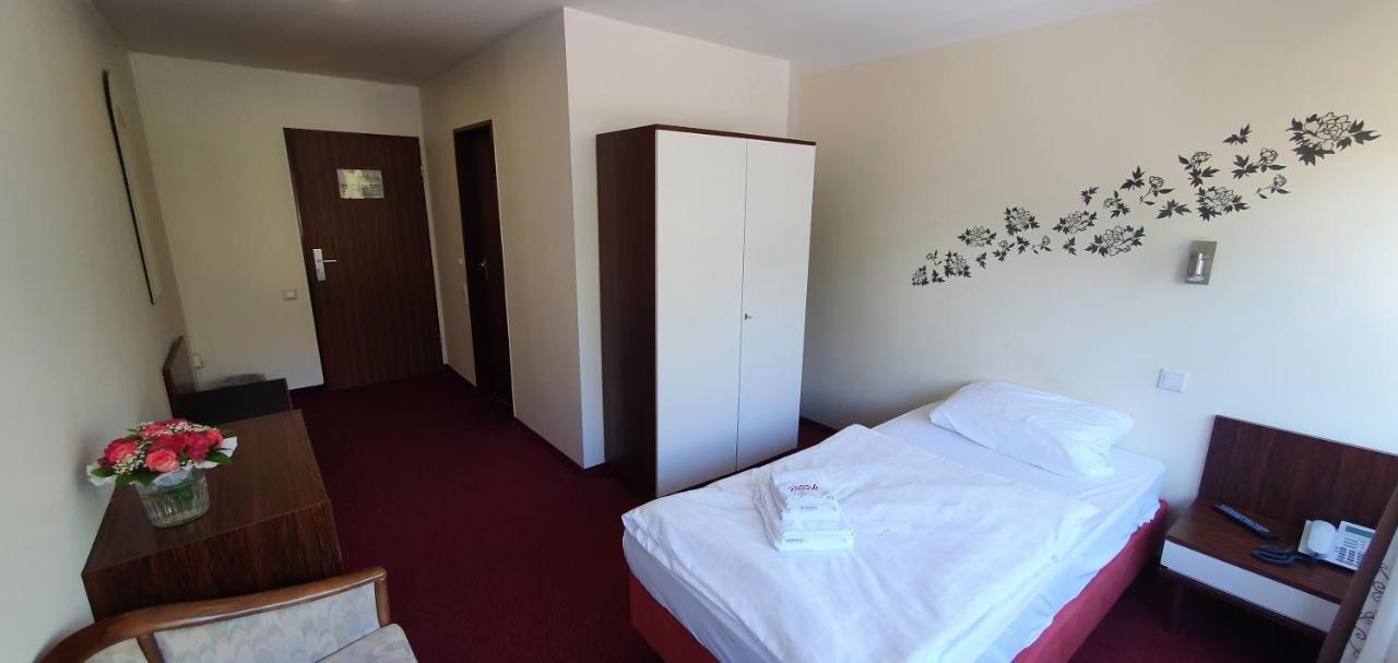 Hotel Poock Haan Buitenkant foto